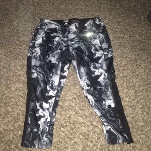 Black and white capris